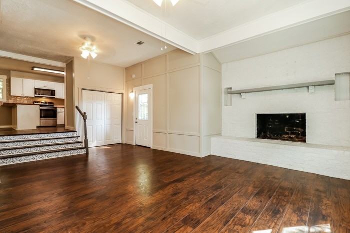 1865 Jaywood Cir - Photo 4 of 11