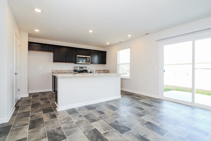 902 3rd St - Photo 4 of 12