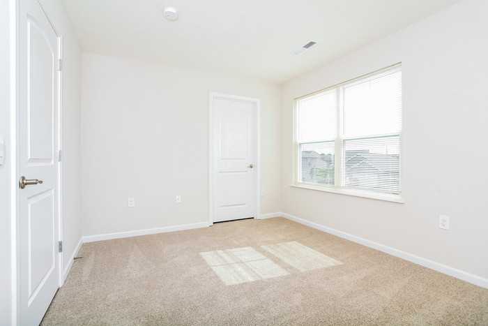 902 3rd St - Photo 7 of 12