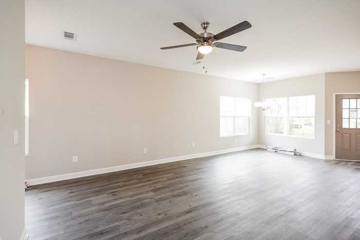 504 Highland Ct - Photo 4 of 12