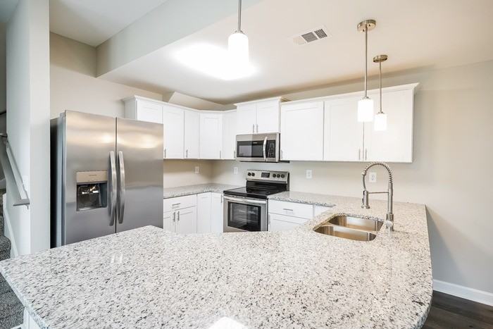 504 Highland Ct - Photo 5 of 12