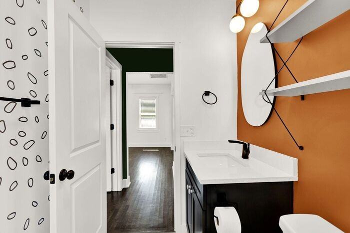 2435 E 10th St - Photo 3 of 17