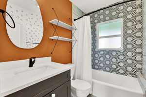 featured image of 2435 E 10th St
