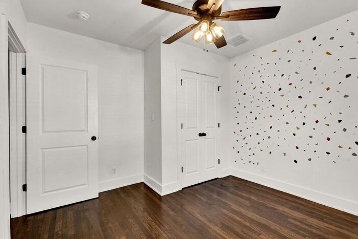 2435 E 10th St - Photo 6 of 17