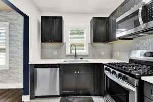 featured image of 2435 E 10th St