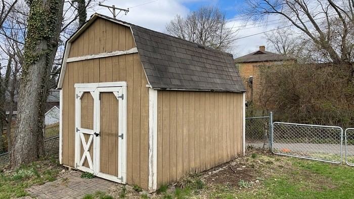 1561 Sacramento Ave - Photo 6 of 38