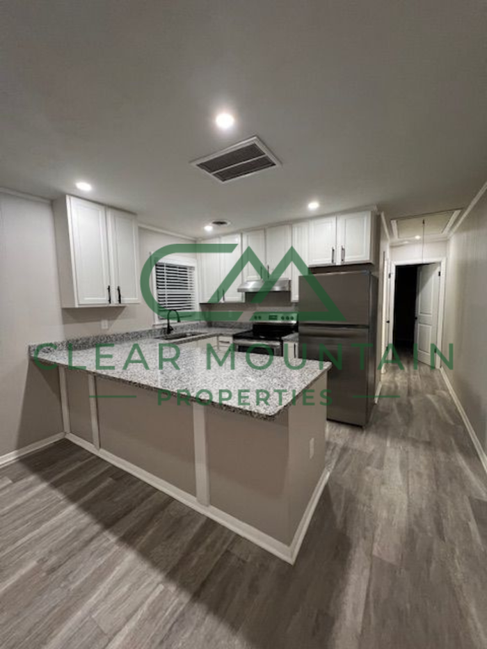 300 Brook Glenn Rd #8 - Photo 4 of 8