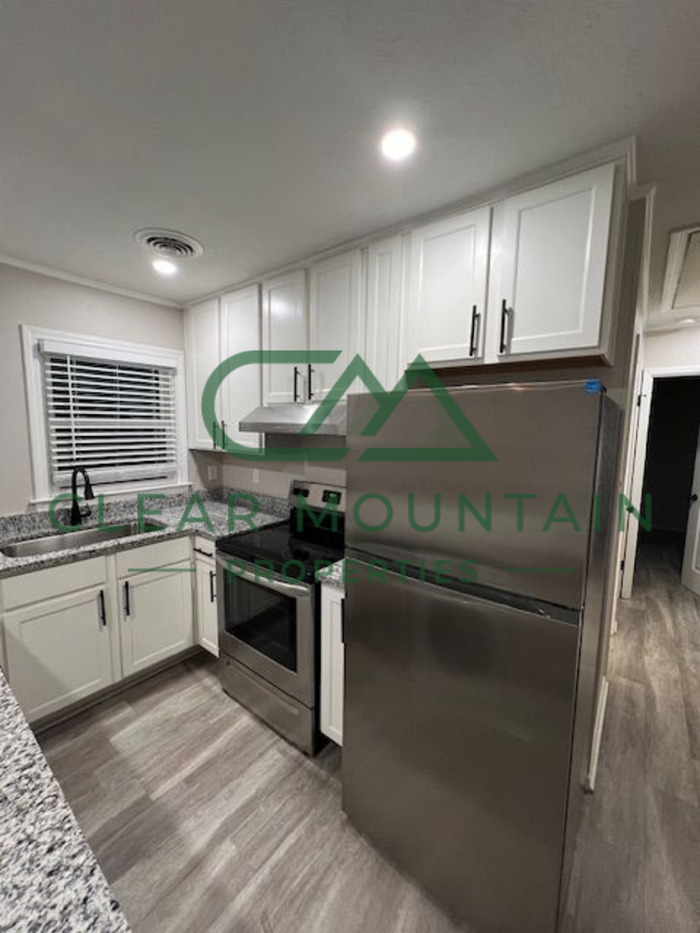 300 Brook Glenn Rd #8 - Photo 5 of 8