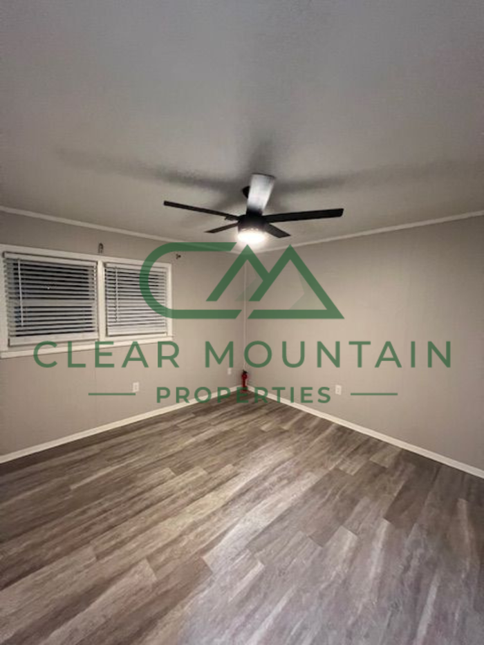 300 Brook Glenn Rd #8 - Photo 6 of 8