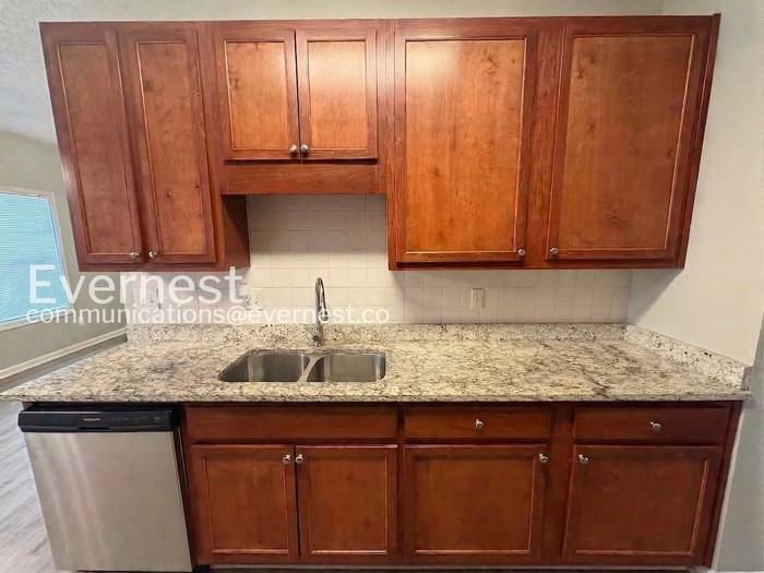 8665 Thomas Rd - Photo 4 of 24