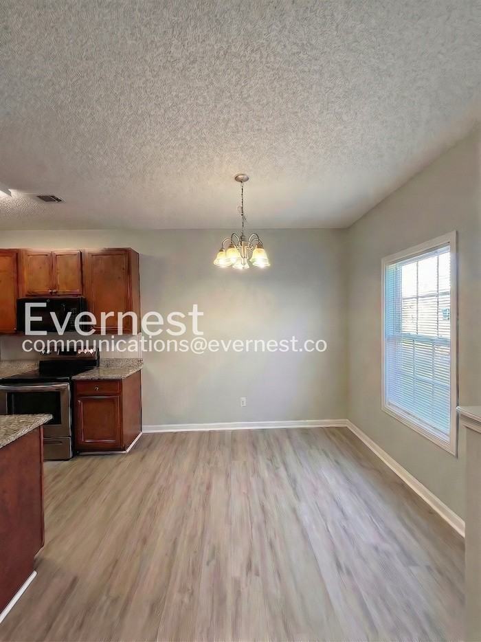 8665 Thomas Rd - Photo 5 of 24