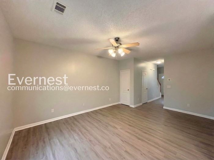 8665 Thomas Rd - Photo 7 of 24