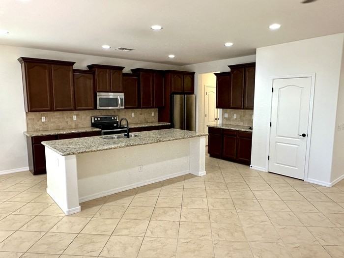 4261 N 180th Ln - Photo 6 of 32