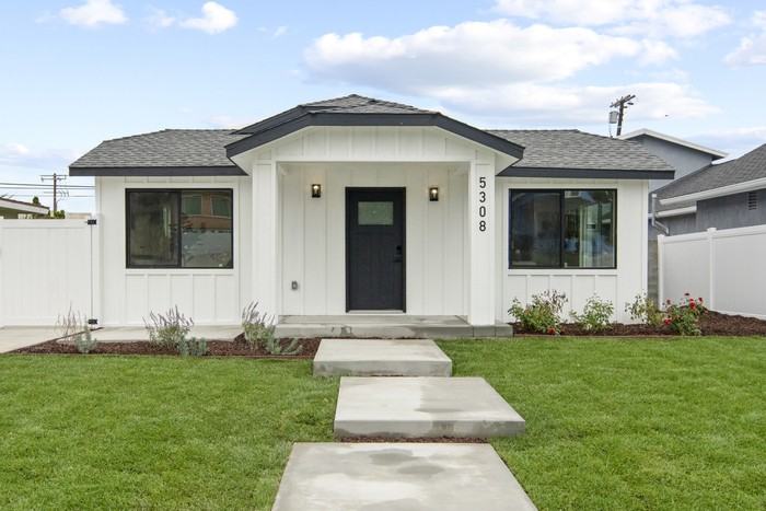 5308 S Victoria Ave - Photo 5 of 28