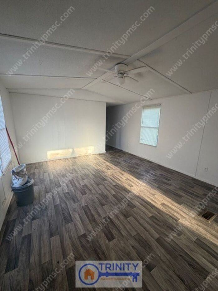 18 Yellowstone Dr - Photo 2 of 7