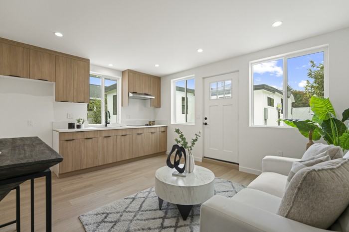 5310 S Victoria Ave - Photo 2 of 14