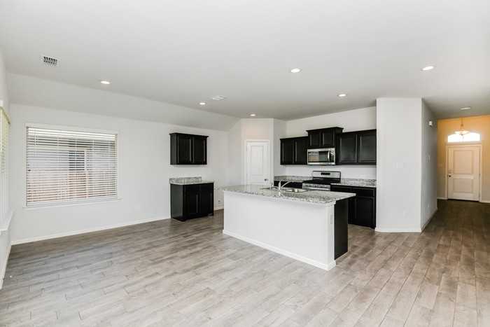 9732 Walnut Cove Dr - Photo 3 of 15