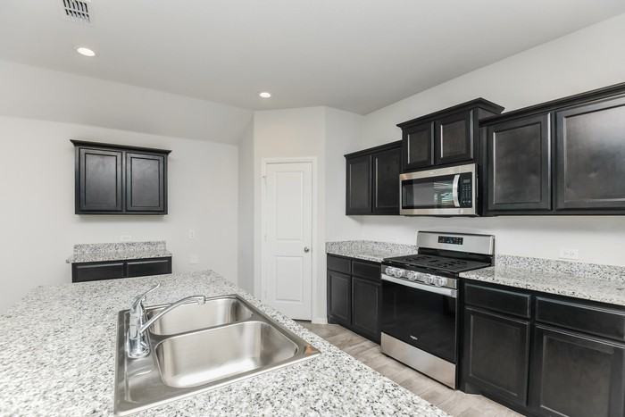 9732 Walnut Cove Dr - Photo 5 of 15