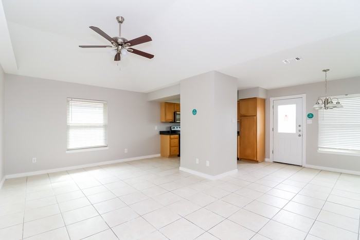 1312 Nelson Pl - Photo 4 of 16