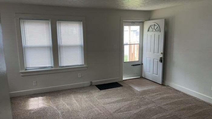 32 Stafford Ave - Photo 7 of 27