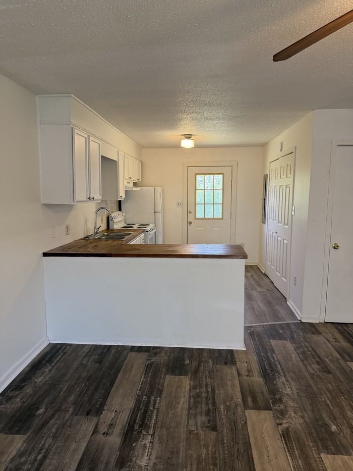 108 Suzanne Cir #B - Photo 2 of 7