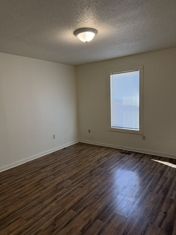 108 Suzanne Cir #B - Photo 3 of 7