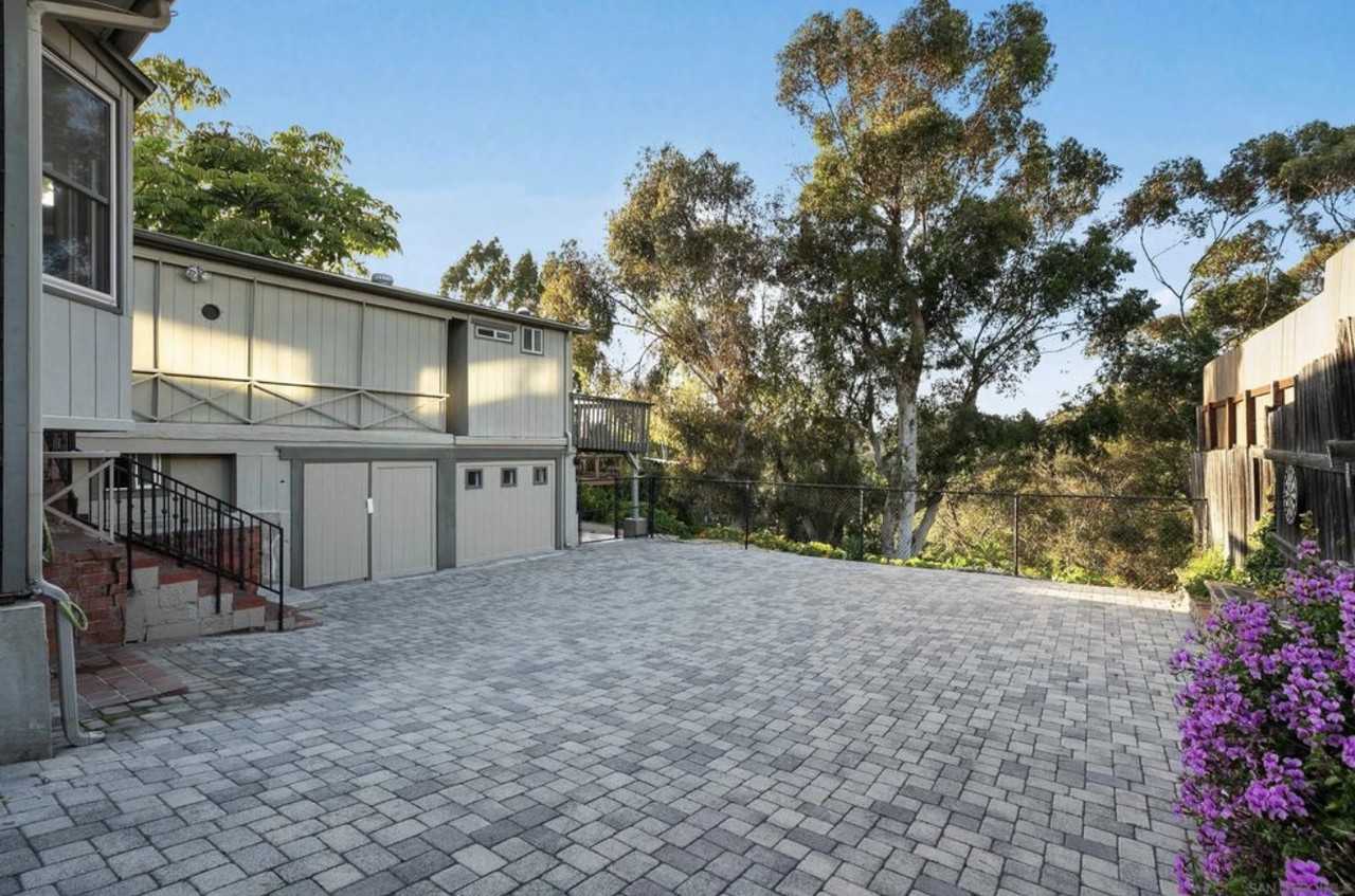 1018 Johnson Ave #NA - Photo 5 of 32