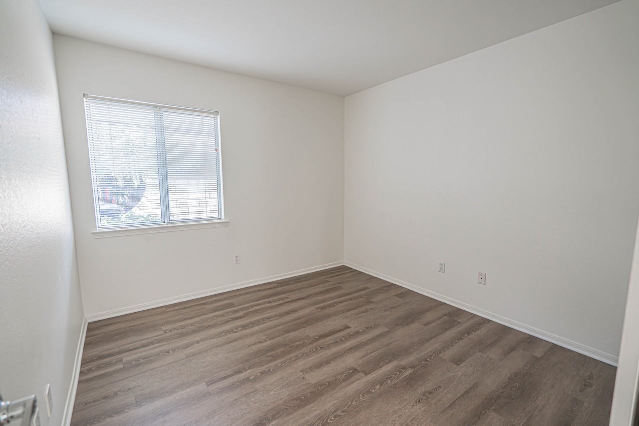 27712 Rainier Rd #NA - Photo 6 of 32