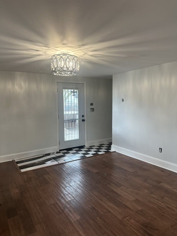 5101 Annunciation St - Photo 2 of 14