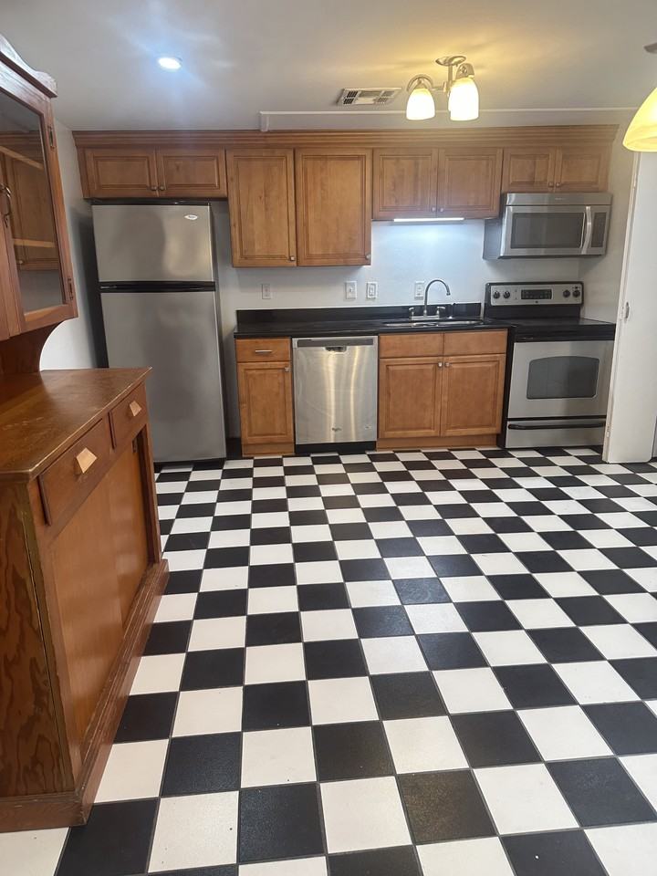 5101 Annunciation St - Photo 3 of 14