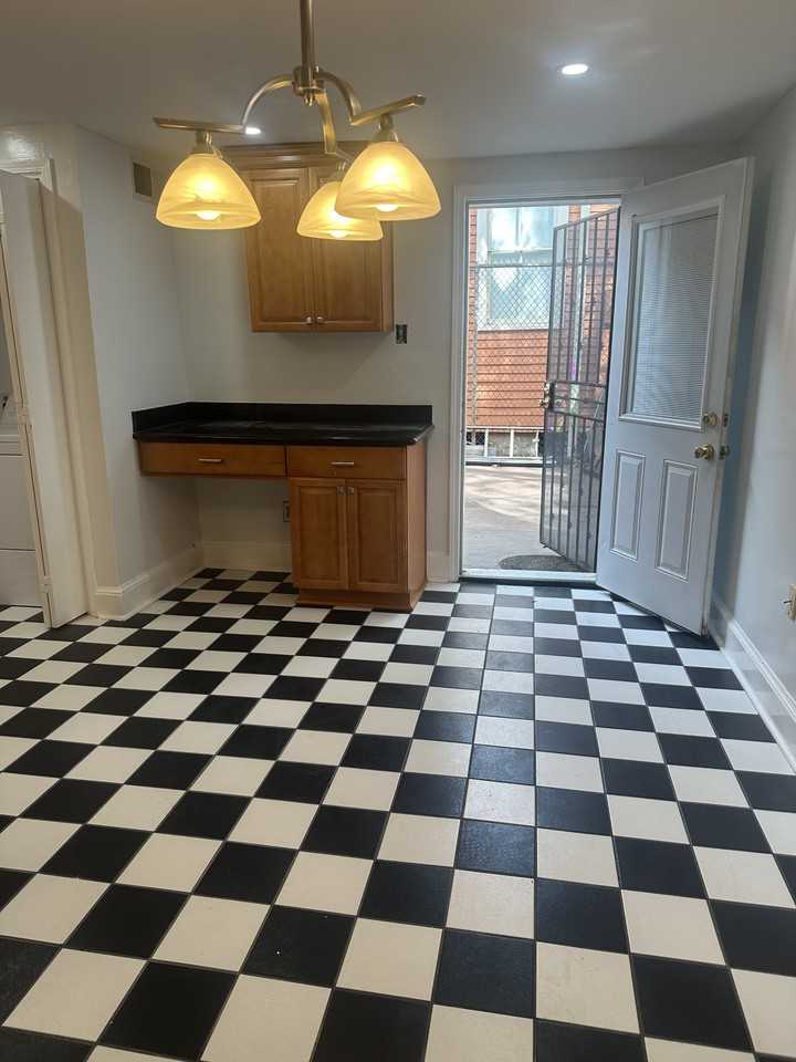 5101 Annunciation St - Photo 5 of 14