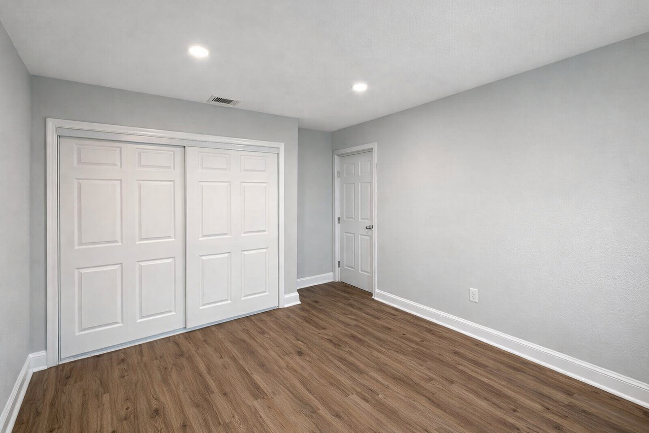 1025 S L St #1 - Photo 4 of 7