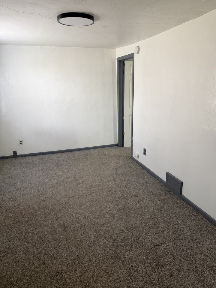 10 9th Ave N #NA - Photo 5 of 7