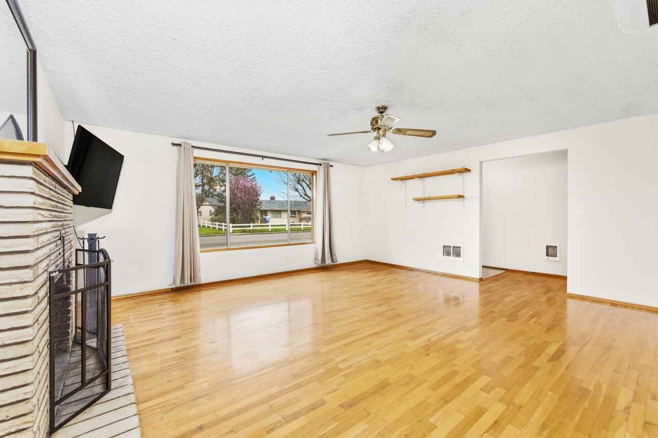 160 44th Pl Ne #NA - Photo 6 of 31