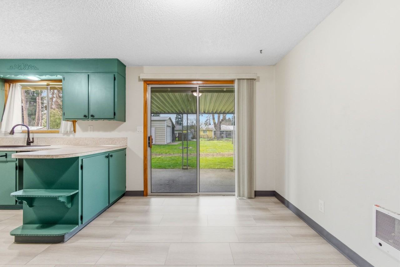 160 44th Pl Ne #NA - Photo 7 of 31