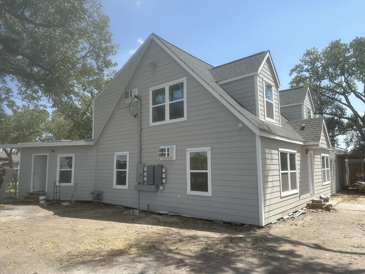 1405 Miles St #4 - Photo 2 of 11