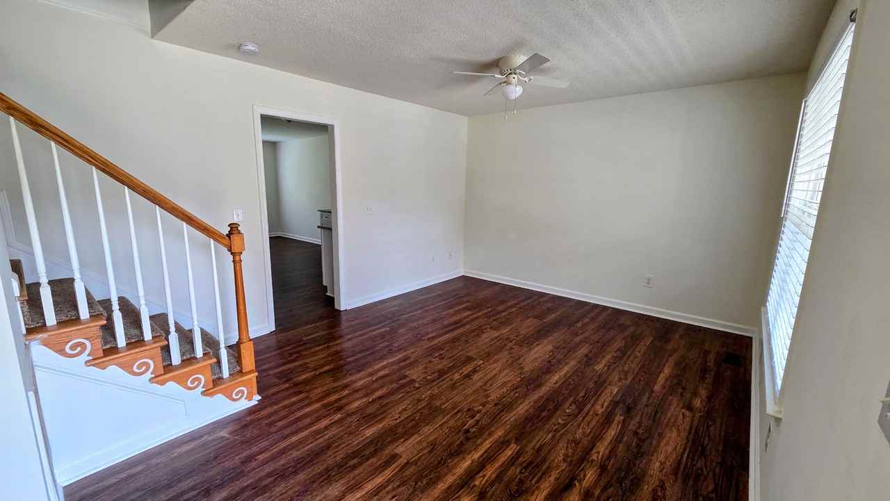 210 Wimbledon Ct - Photo 4 of 15