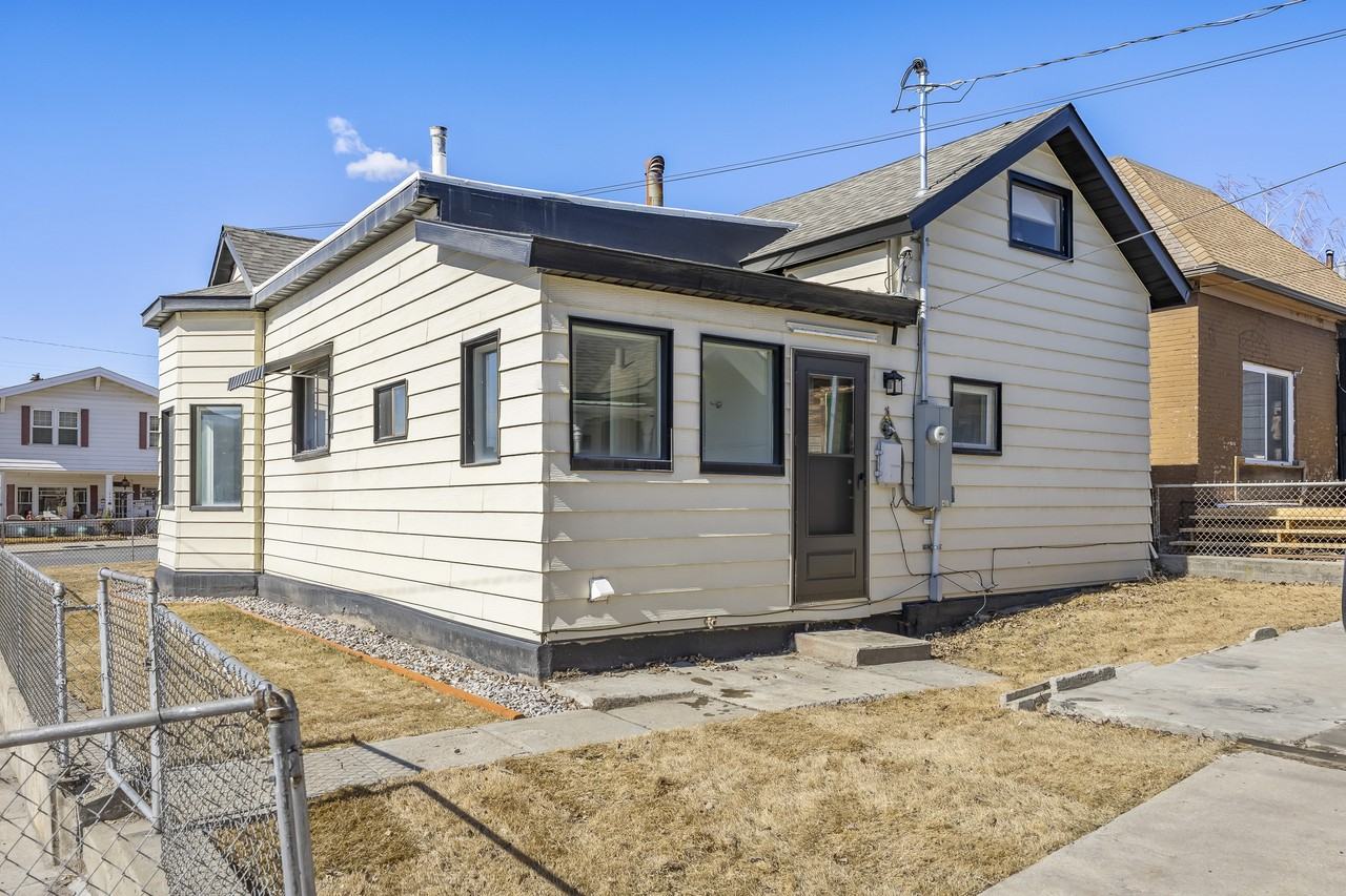 1048 S Wyoming St #NA - Photo 2 of 13