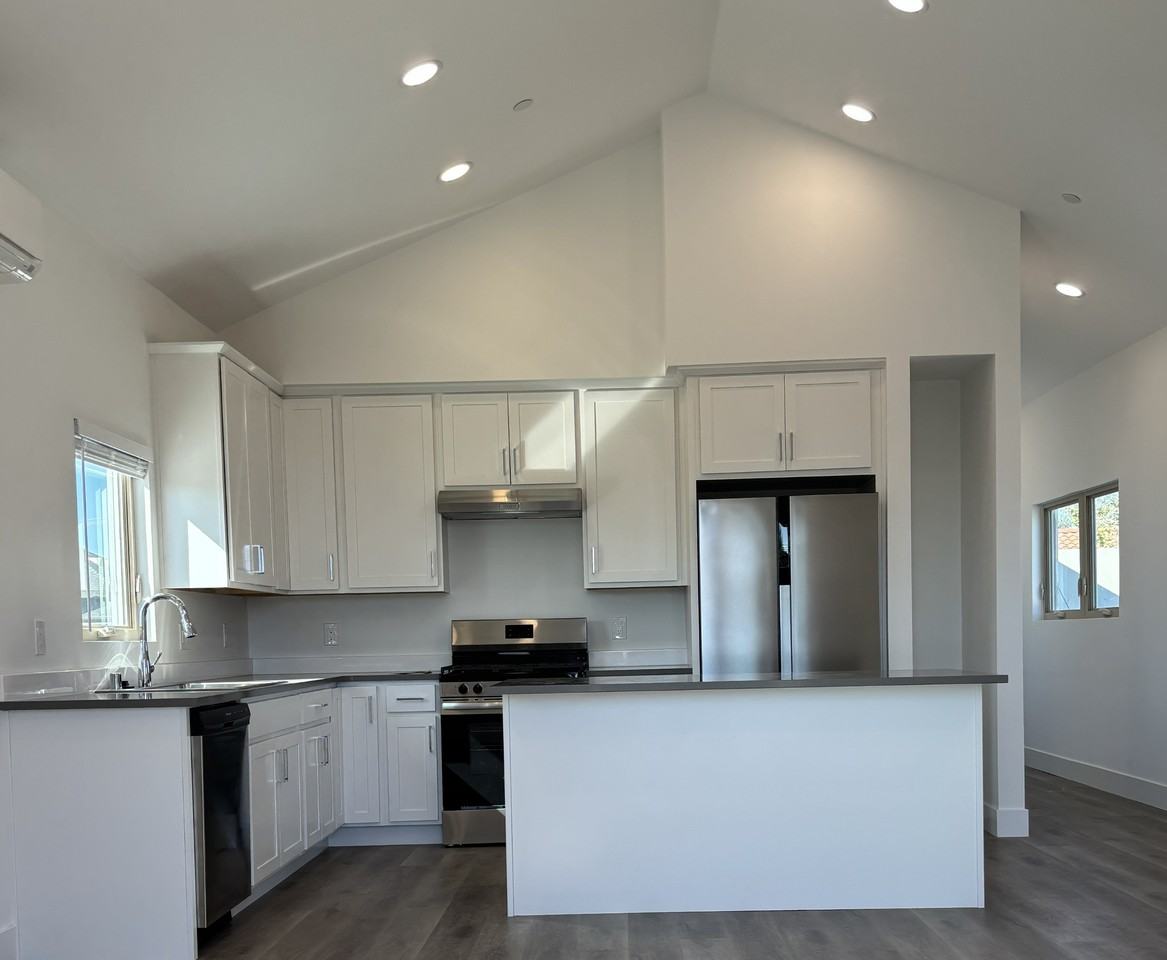 312 S Halcyon Rd #C - Photo 5 of 18