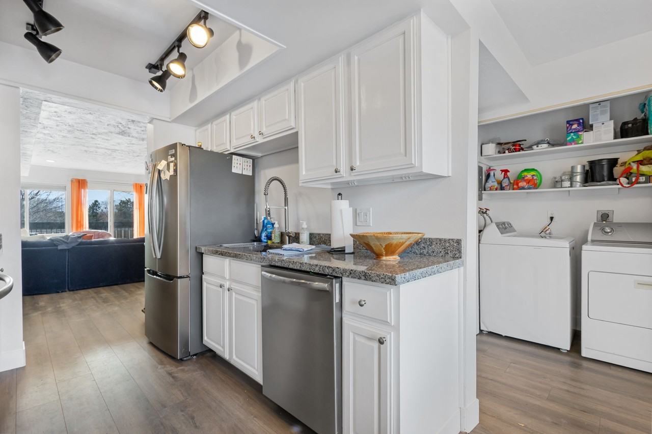 5264 S Gravenstein Park - Photo 3 of 26