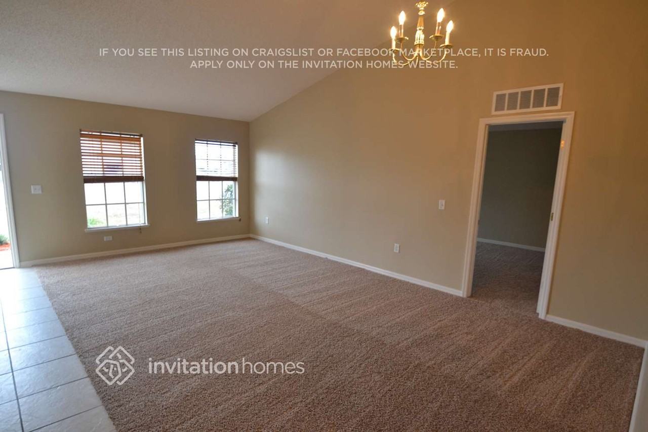 571 Fort Smith Blvd - Photo 2 of 8