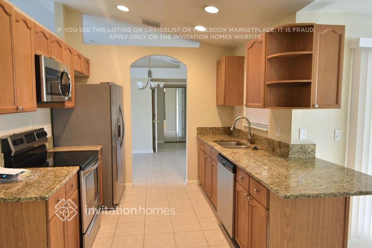 1070 Sw Aurelia Ave - Photo 3 of 16