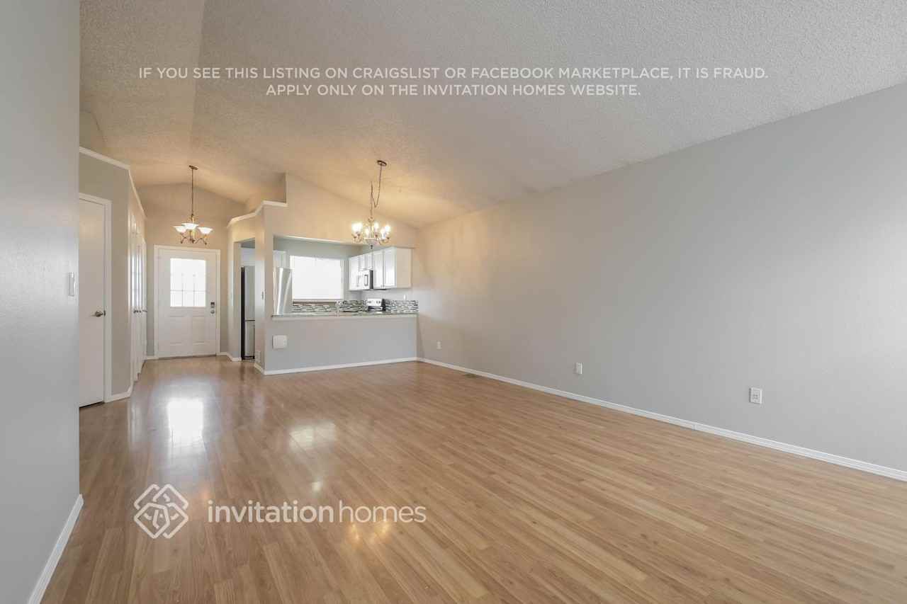 4742 Malaya St - Photo 5 of 18