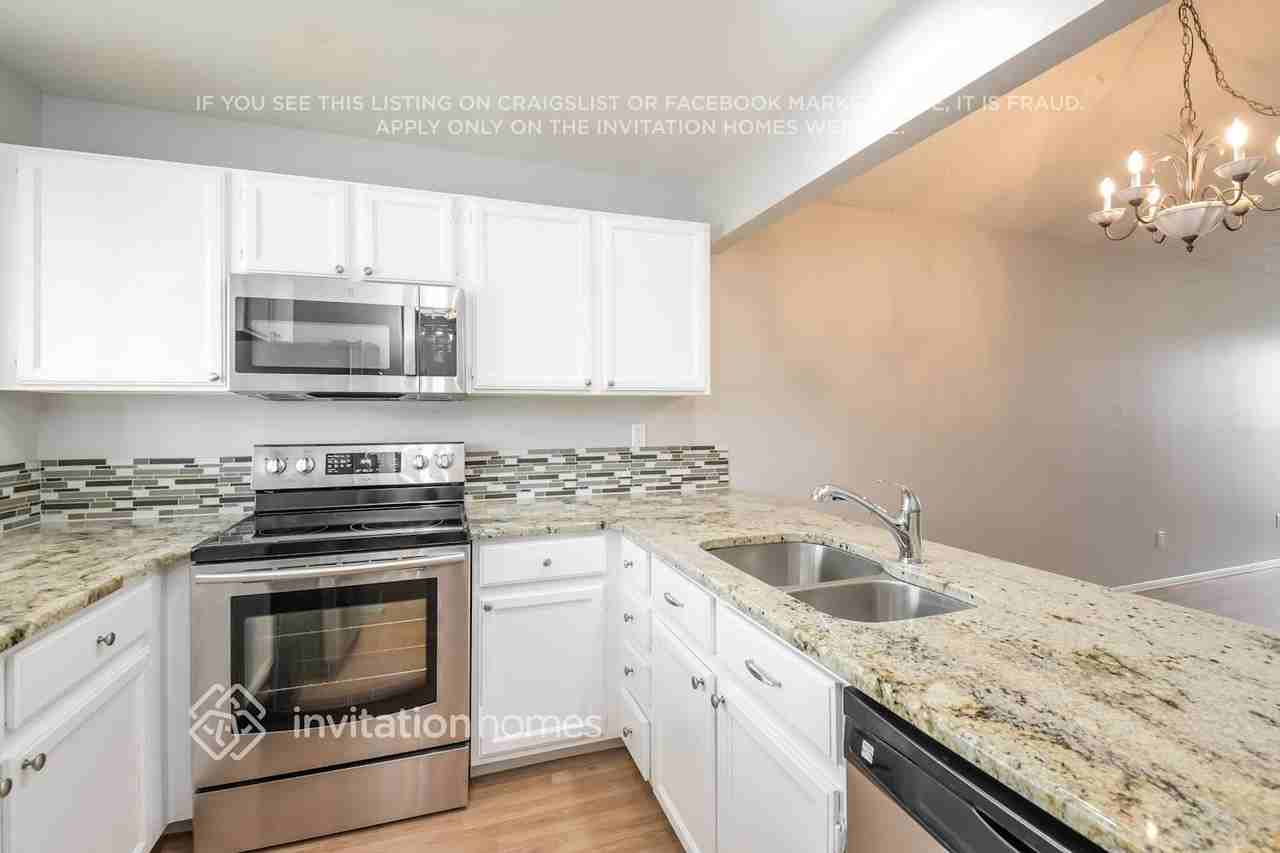 4742 Malaya St - Photo 7 of 18
