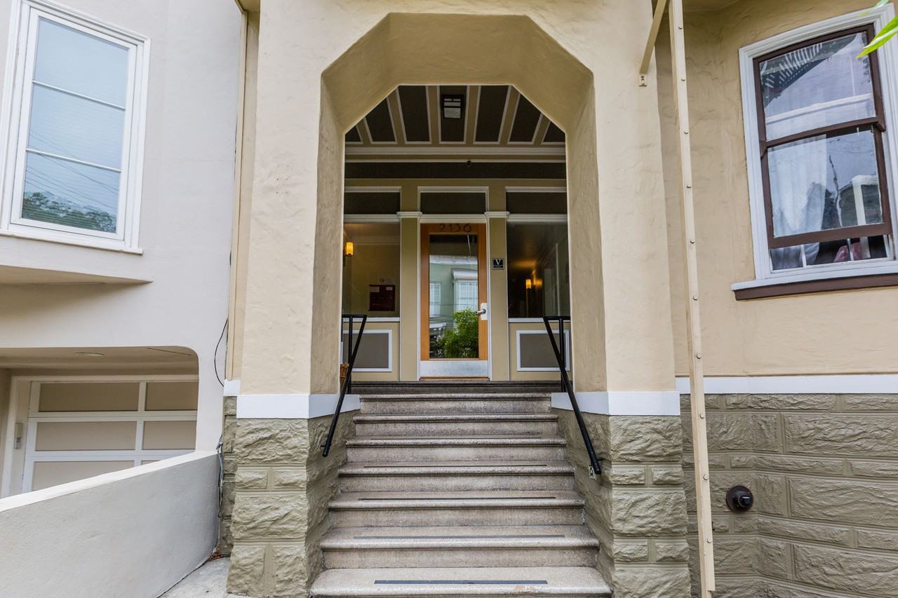 2136 Broderick - Photo 2 of 4