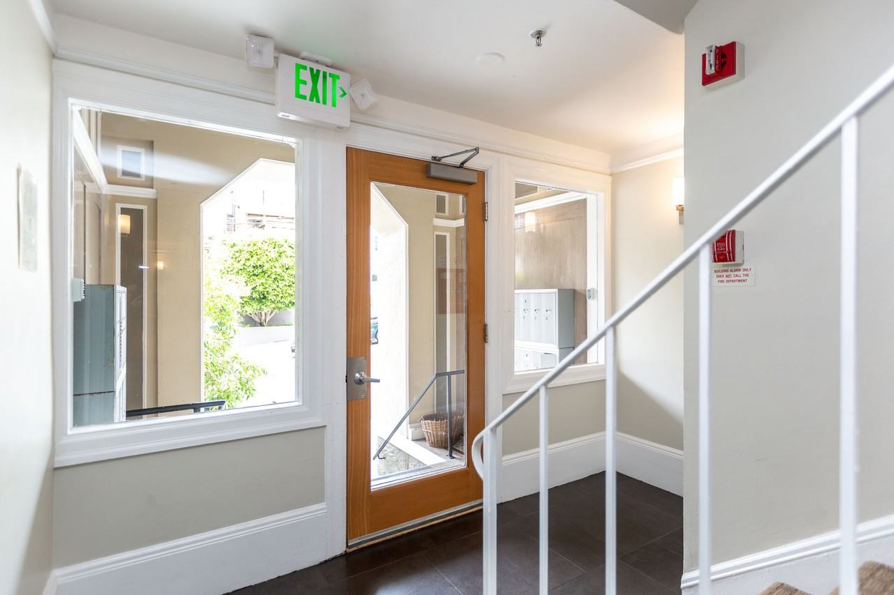 2136 Broderick - Photo 3 of 4