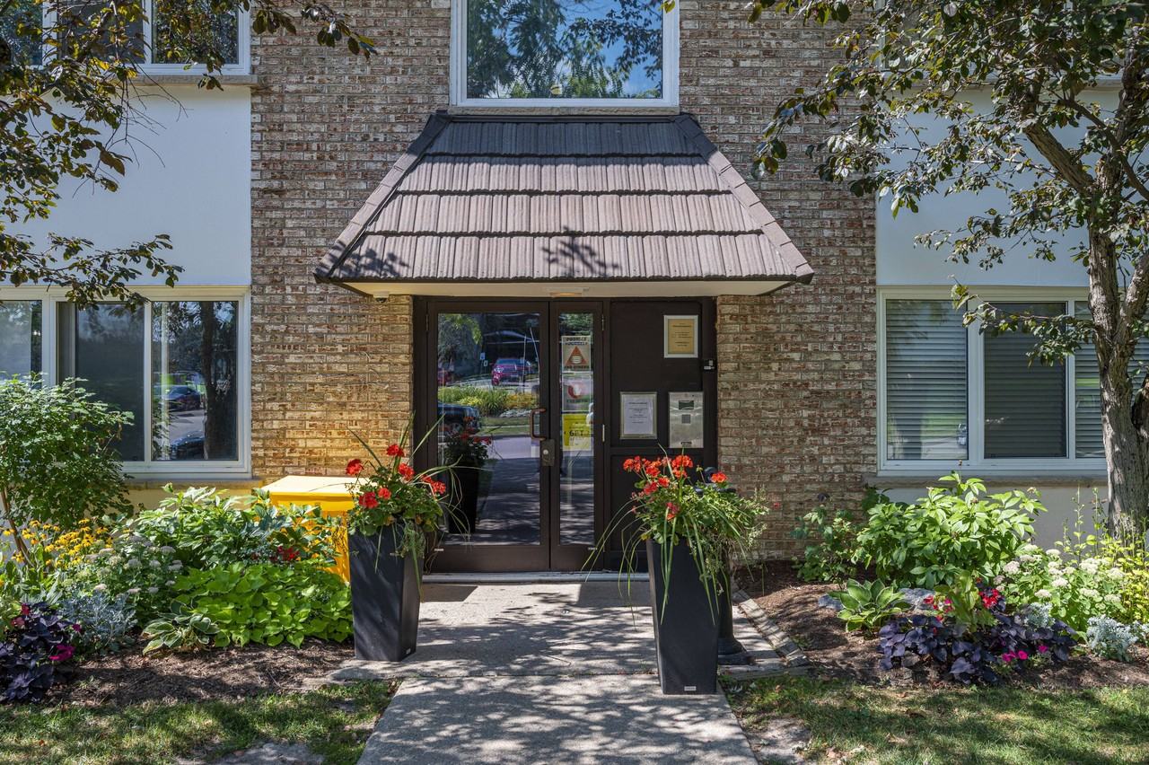 Treeview Manor - Photo 4 of 22