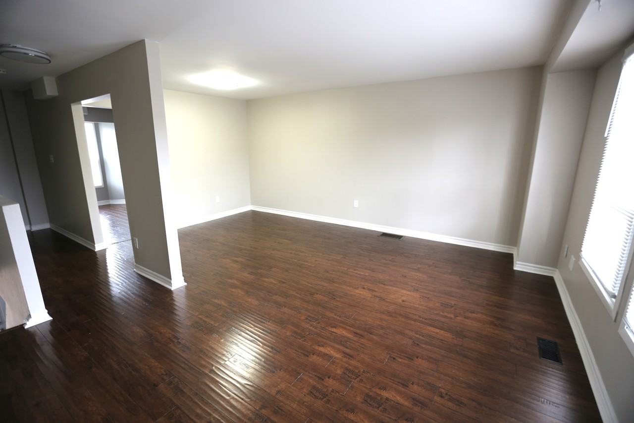 104 Enderby Crescent - Photo 4 of 15