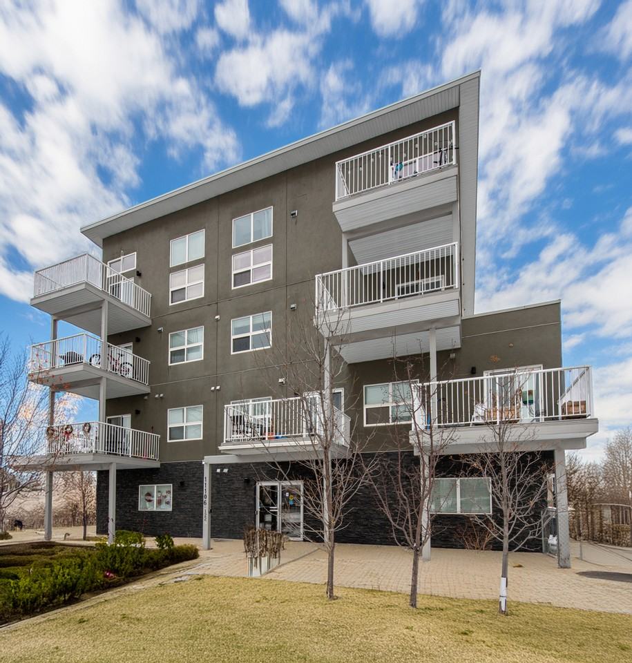 The Vogue - Photo 3 of 44