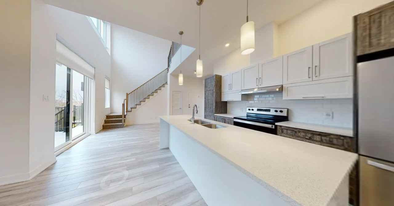 687 Boul Du Plateau - Photo 2 of 15